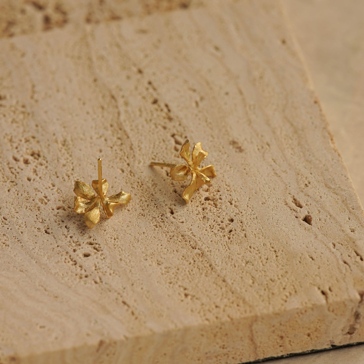 IRIS EARRING STUD