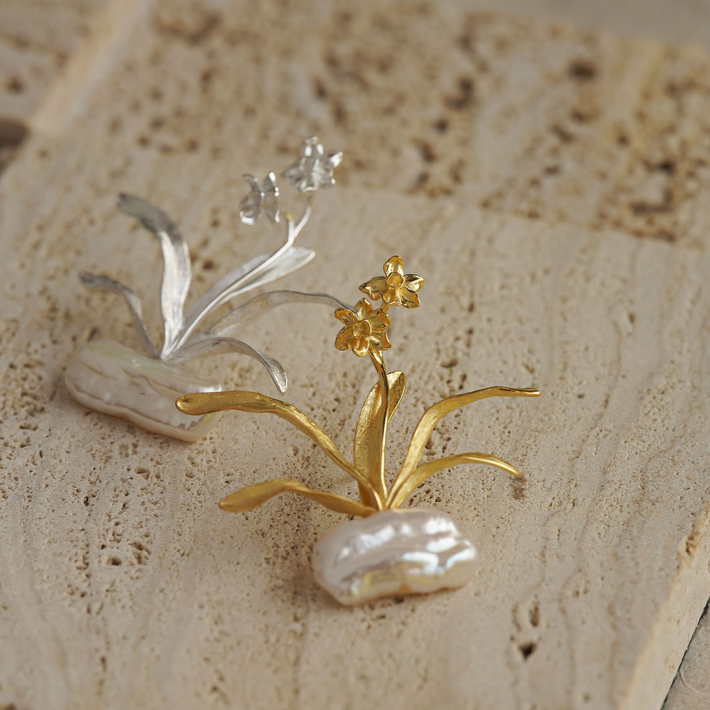 DAFFODILS BROOCH