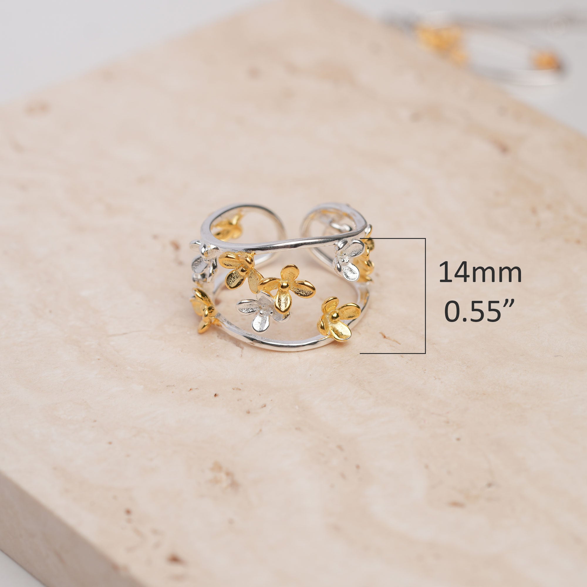 Adjustable osmanthus flower ring size detail