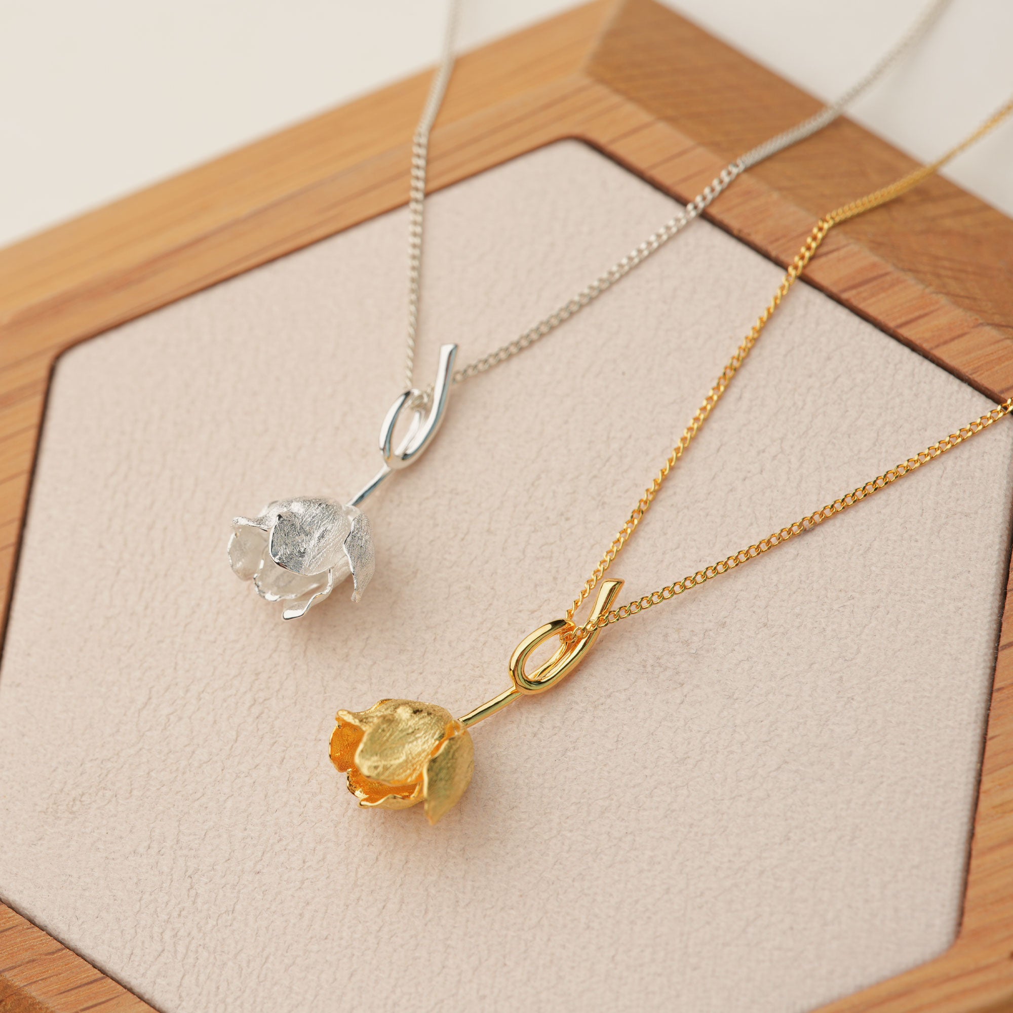 Blooming tulip flower necklace product view