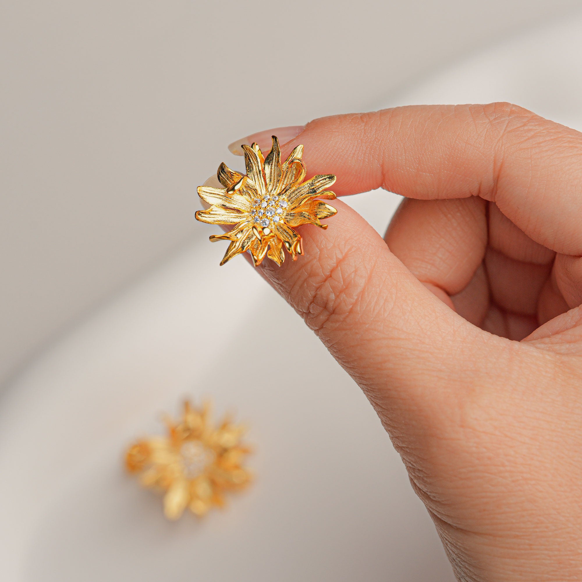 Daisy stud earrings