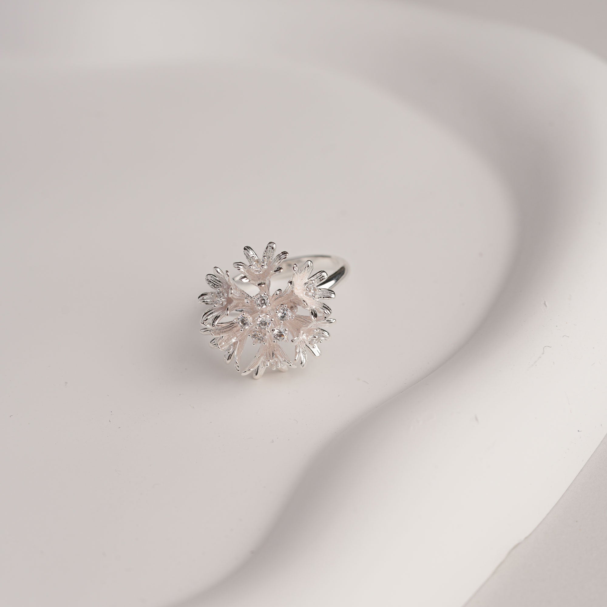 Flower ring with cornflower design