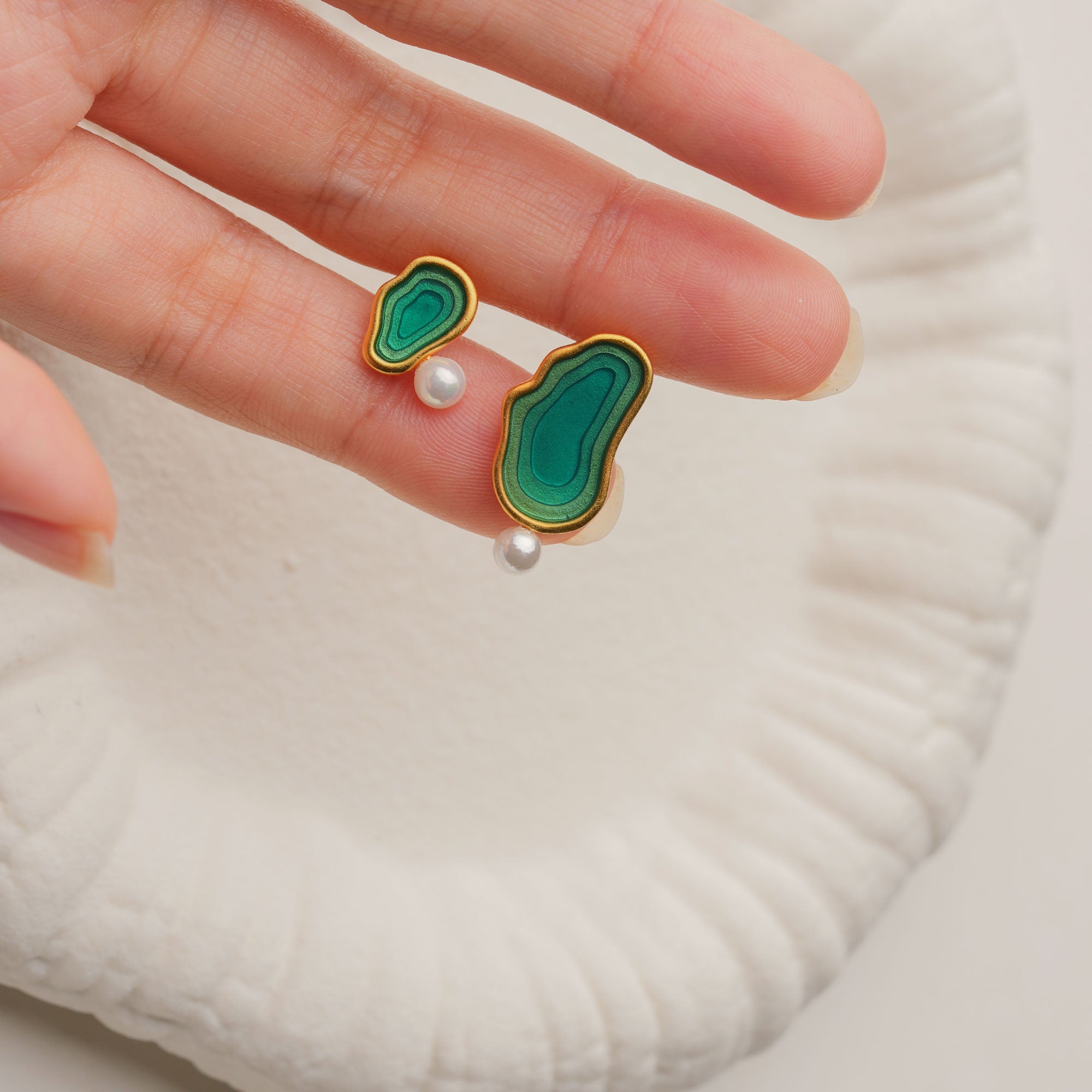Lake earrings with pearl drop design