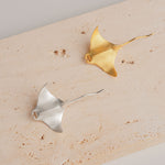 Manta ray brooch product view