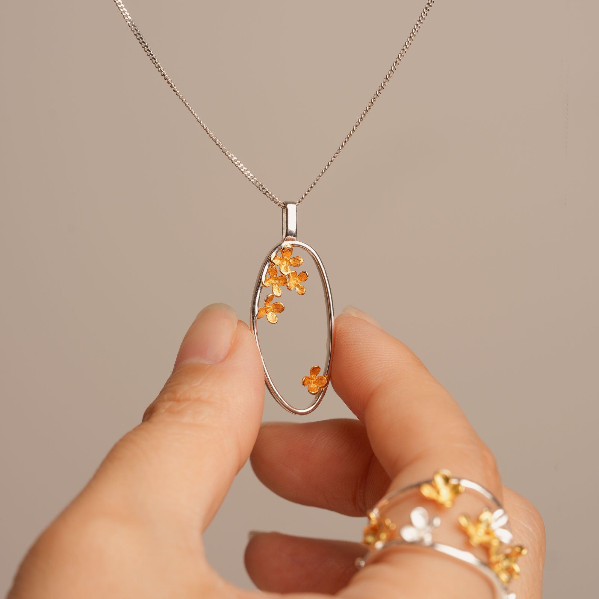 Osmanthus necklace with floral pendant design