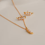 Pea pod necklace product detail view