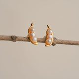 Three peas in a pod gold earrings with pearl details