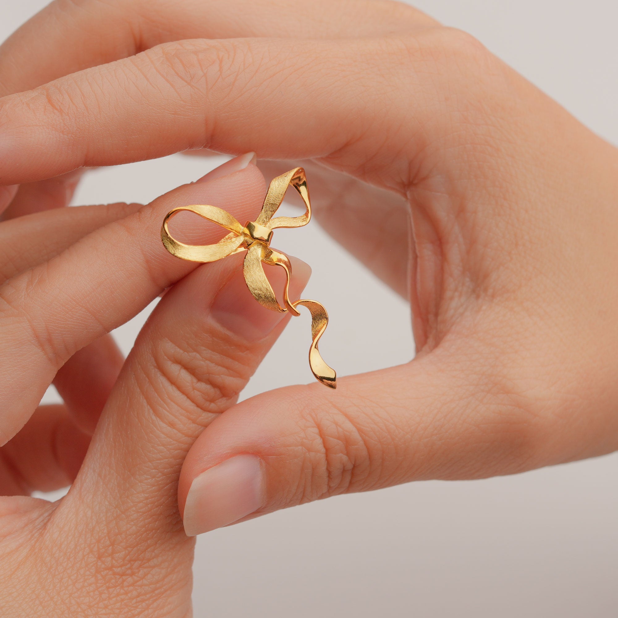 Ribbon earrings with elegant bow design