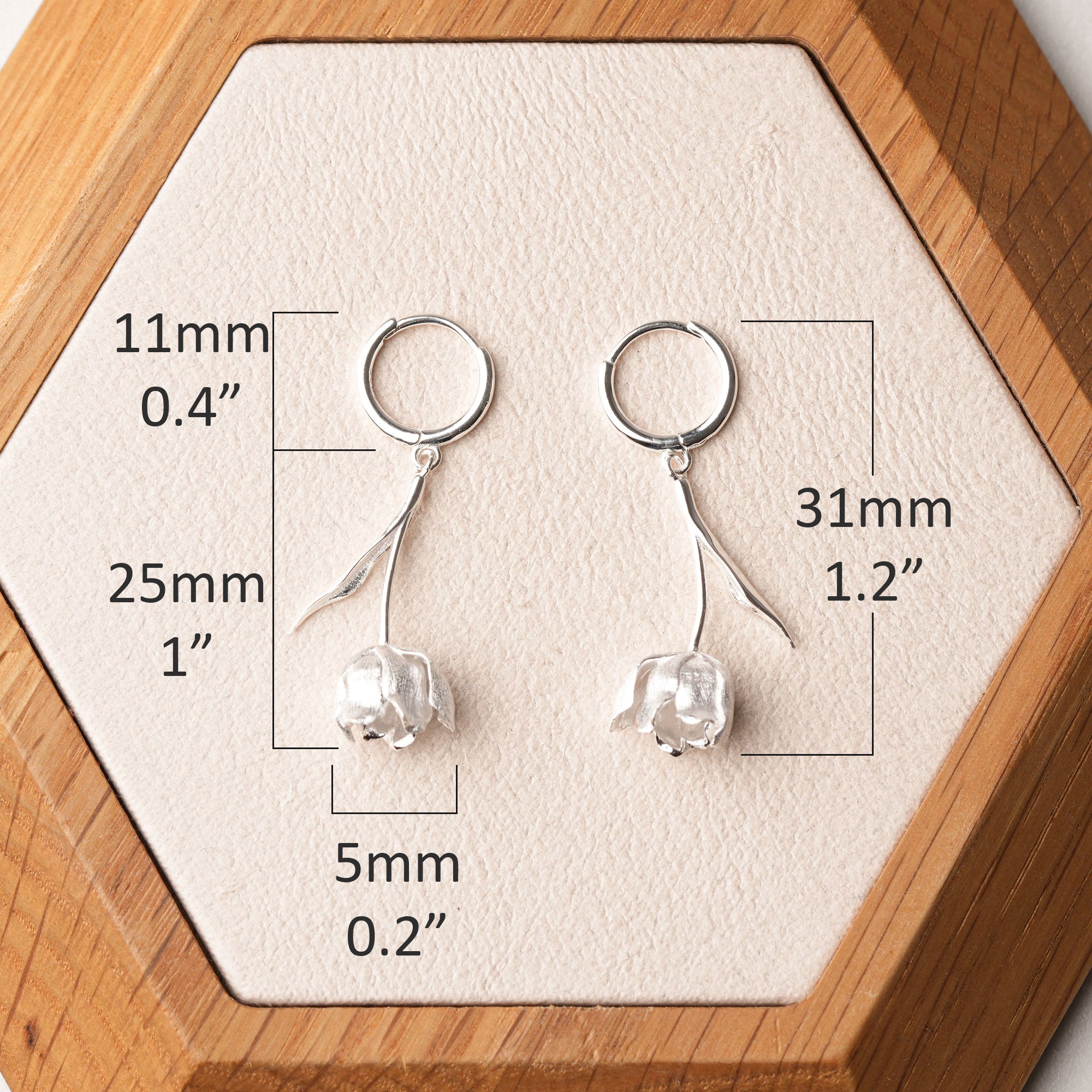 Tulip flower hoop earring size detail