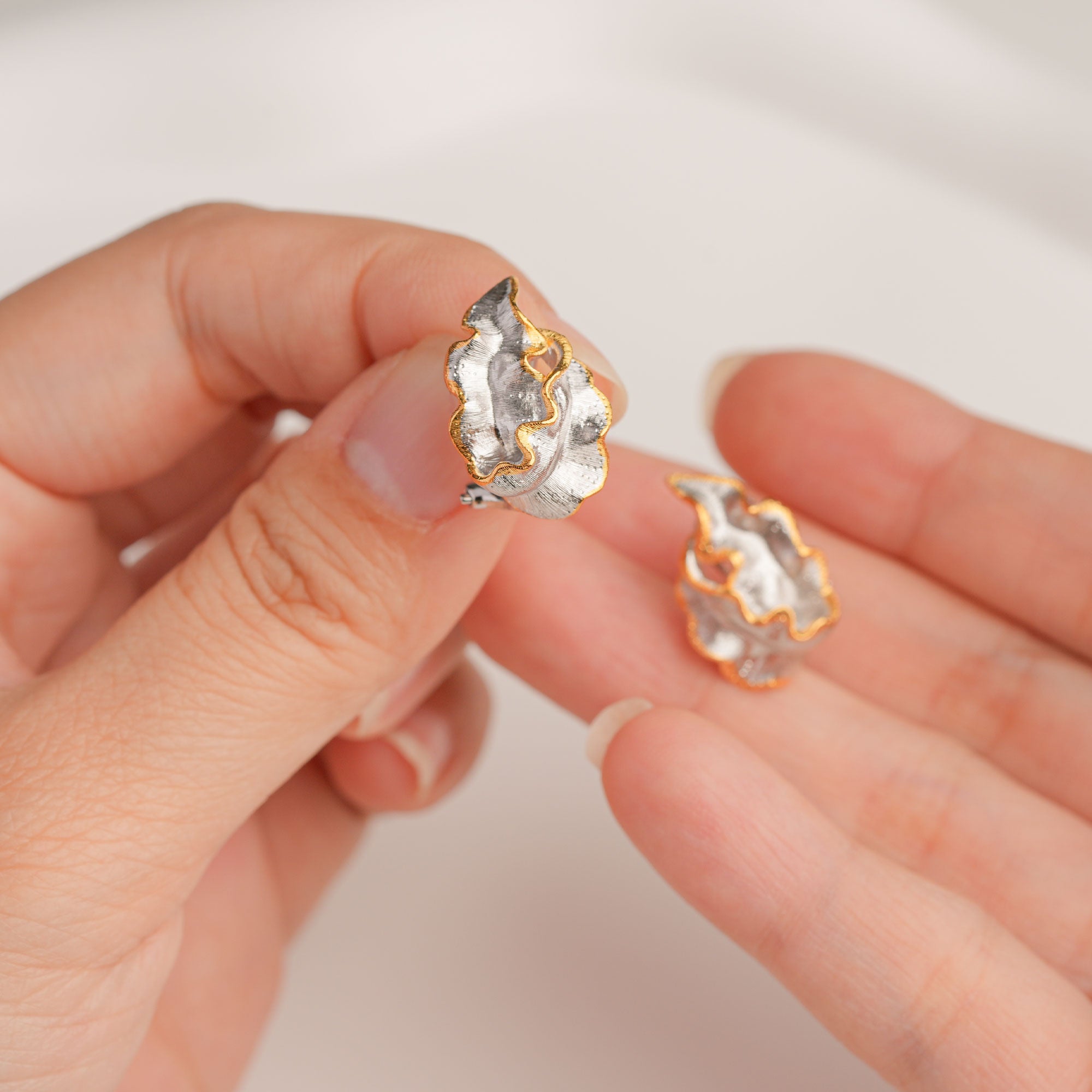 Wavy earrings with natural sea grass elegance