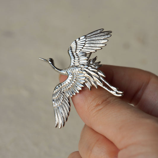 Crane bird brooch with elegant bird silhouette