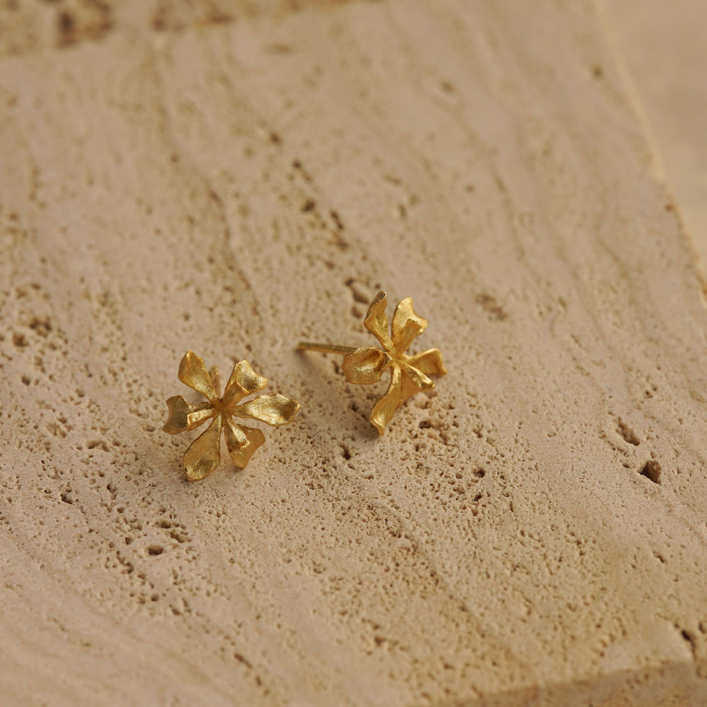 IRIS EARRING STUD