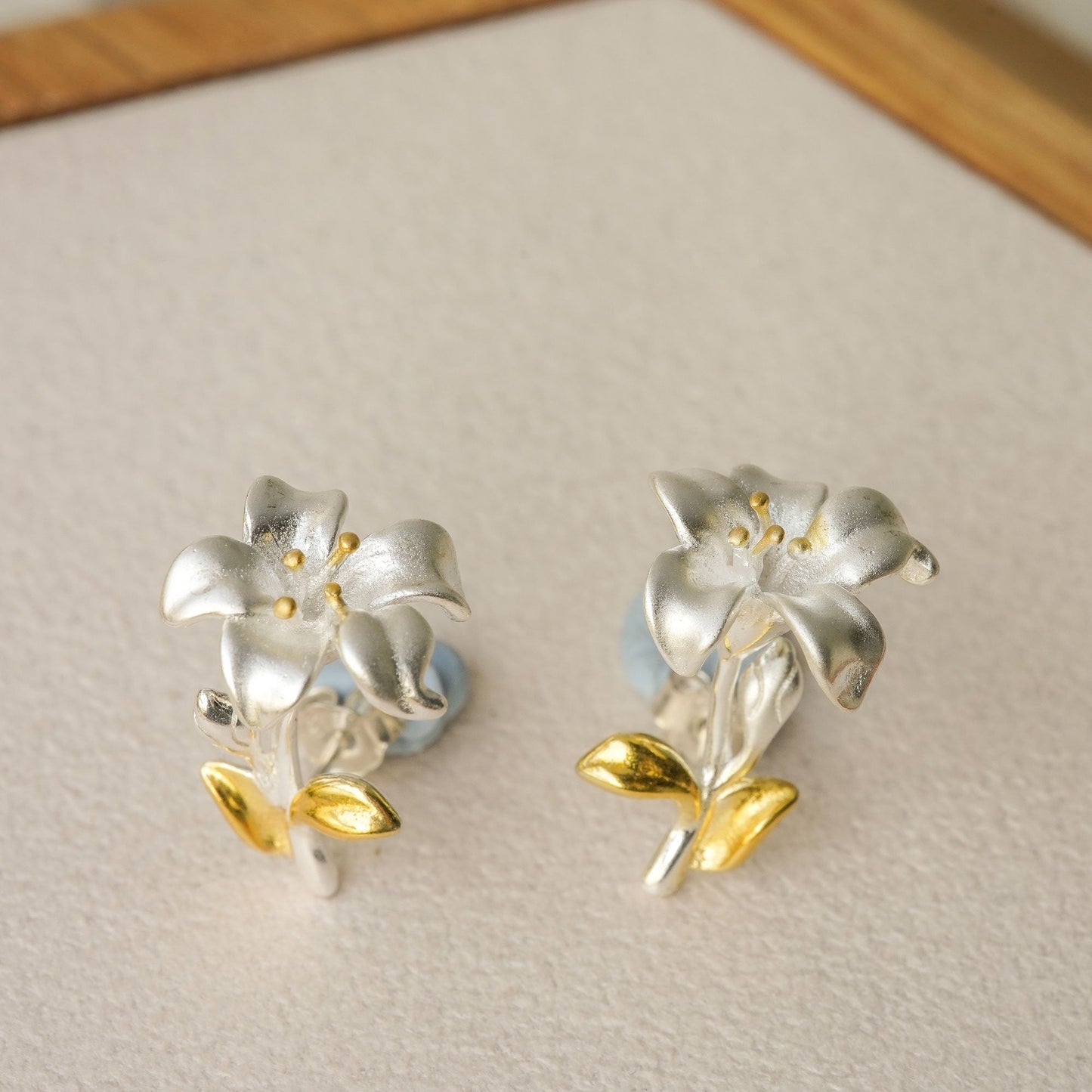 LILY STUD EARRING