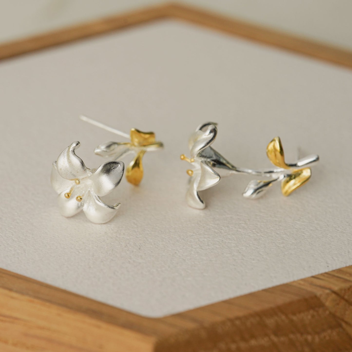 LILY STUD EARRING