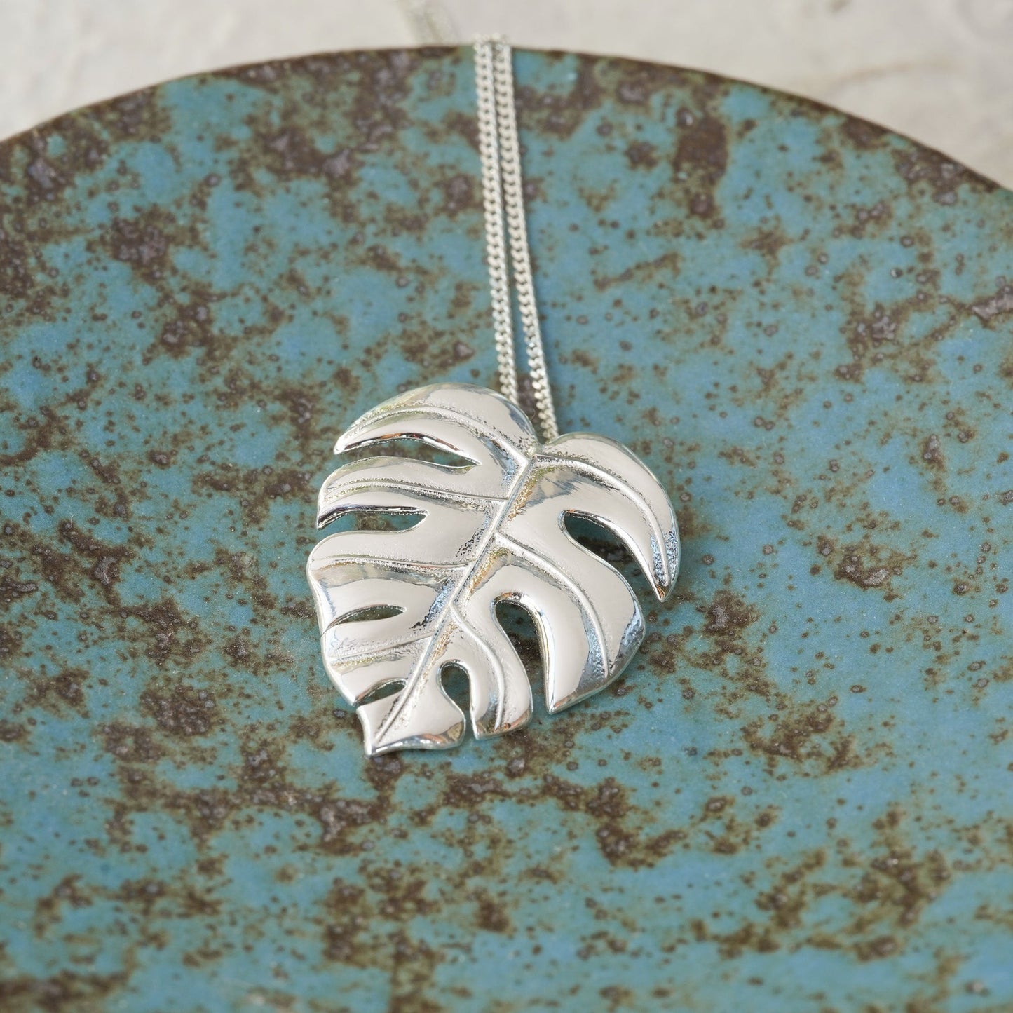 MONSTERA NECKLACE