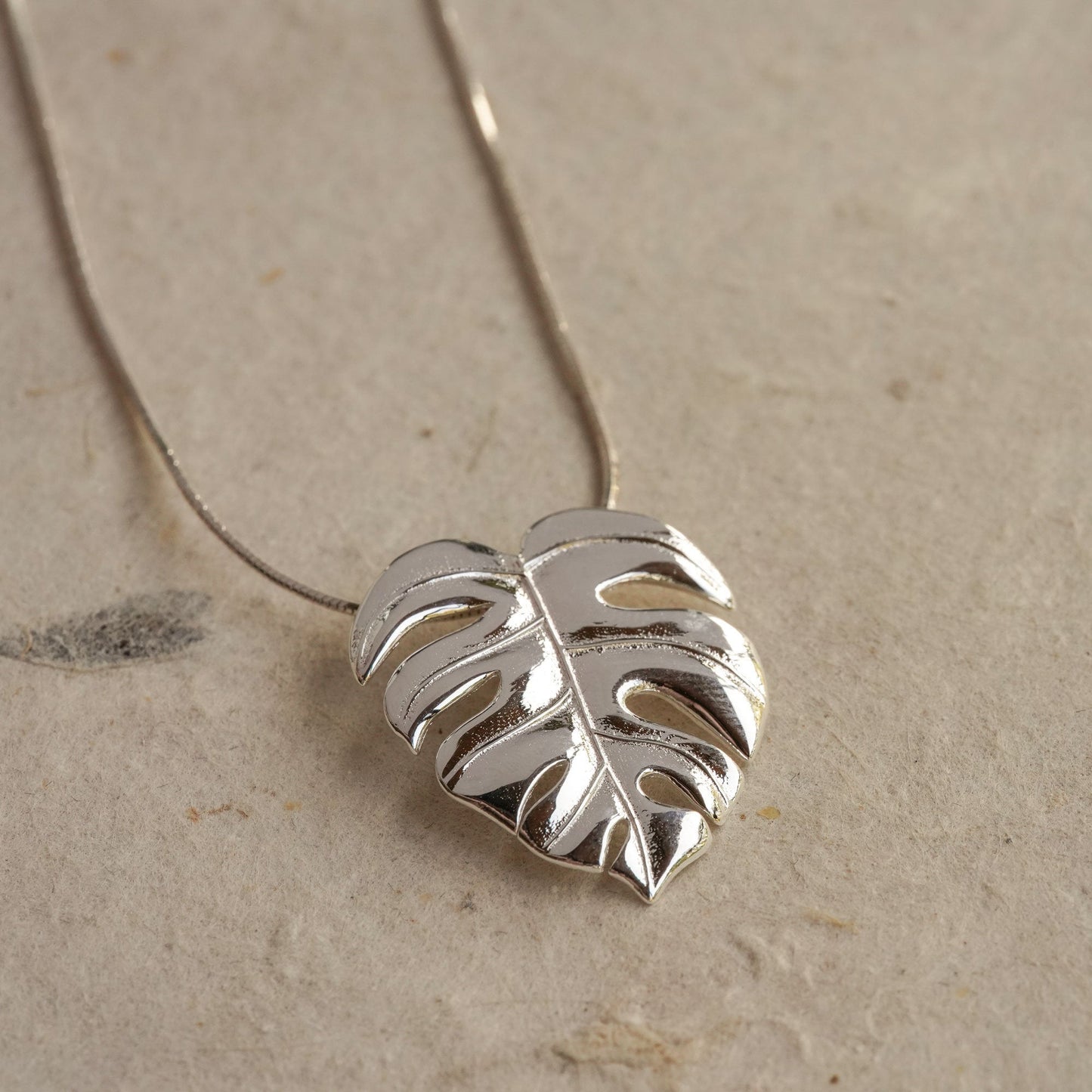 MONSTERA NECKLACE