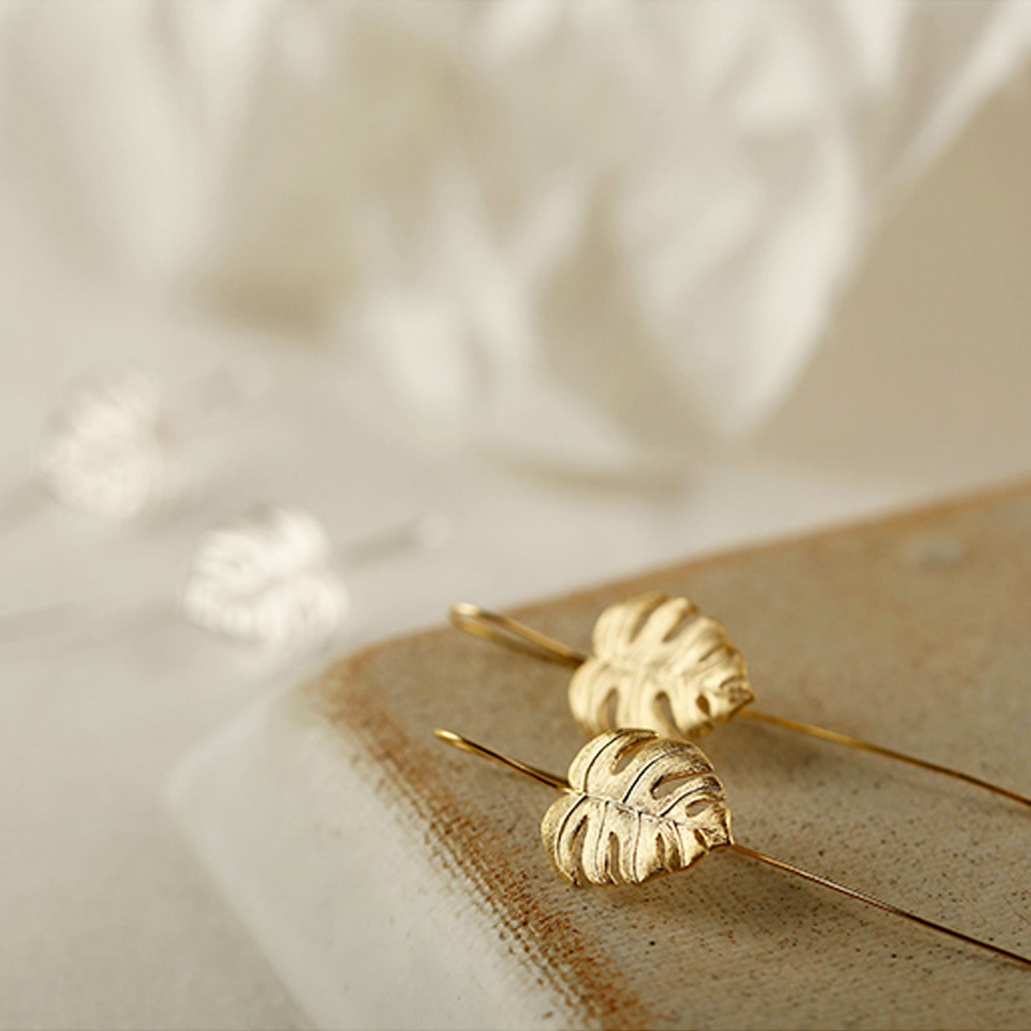 MONSTERA EARRING