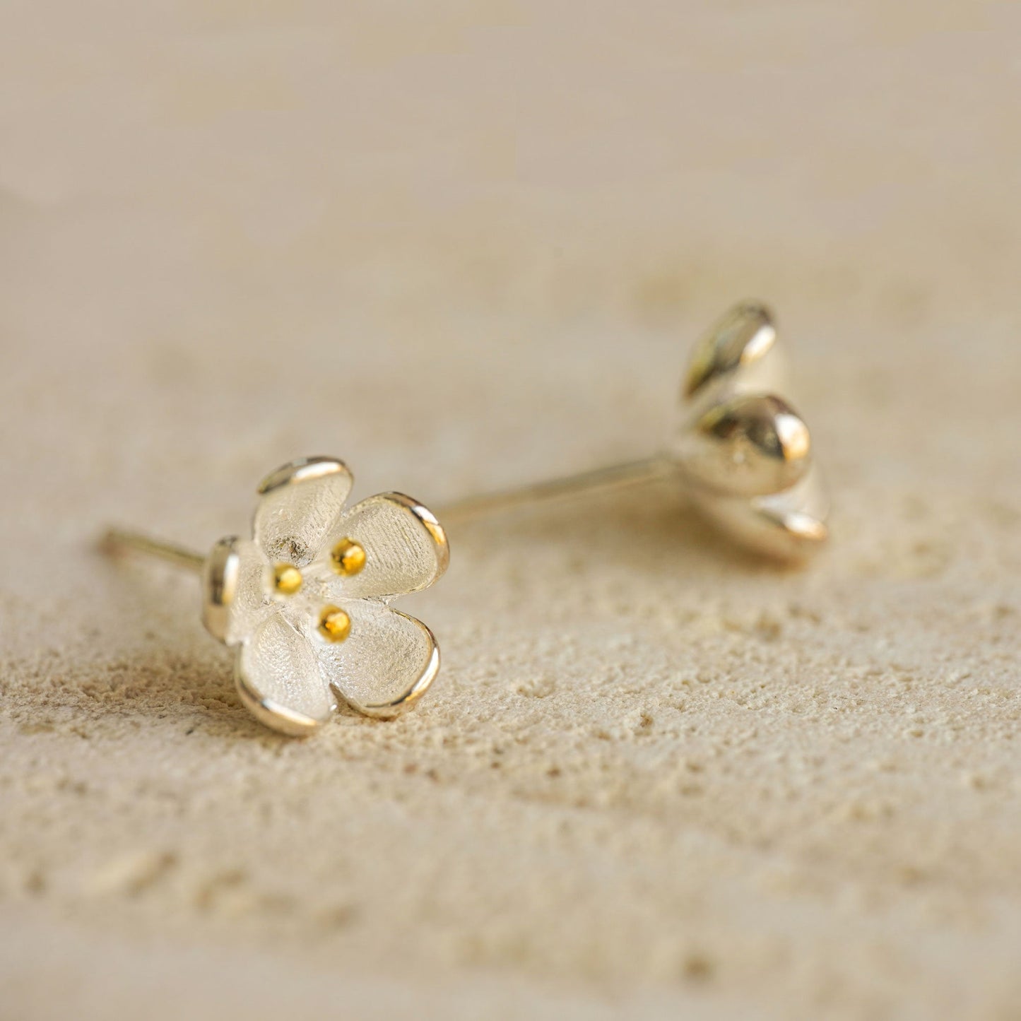 FLOWER STUD EARRING