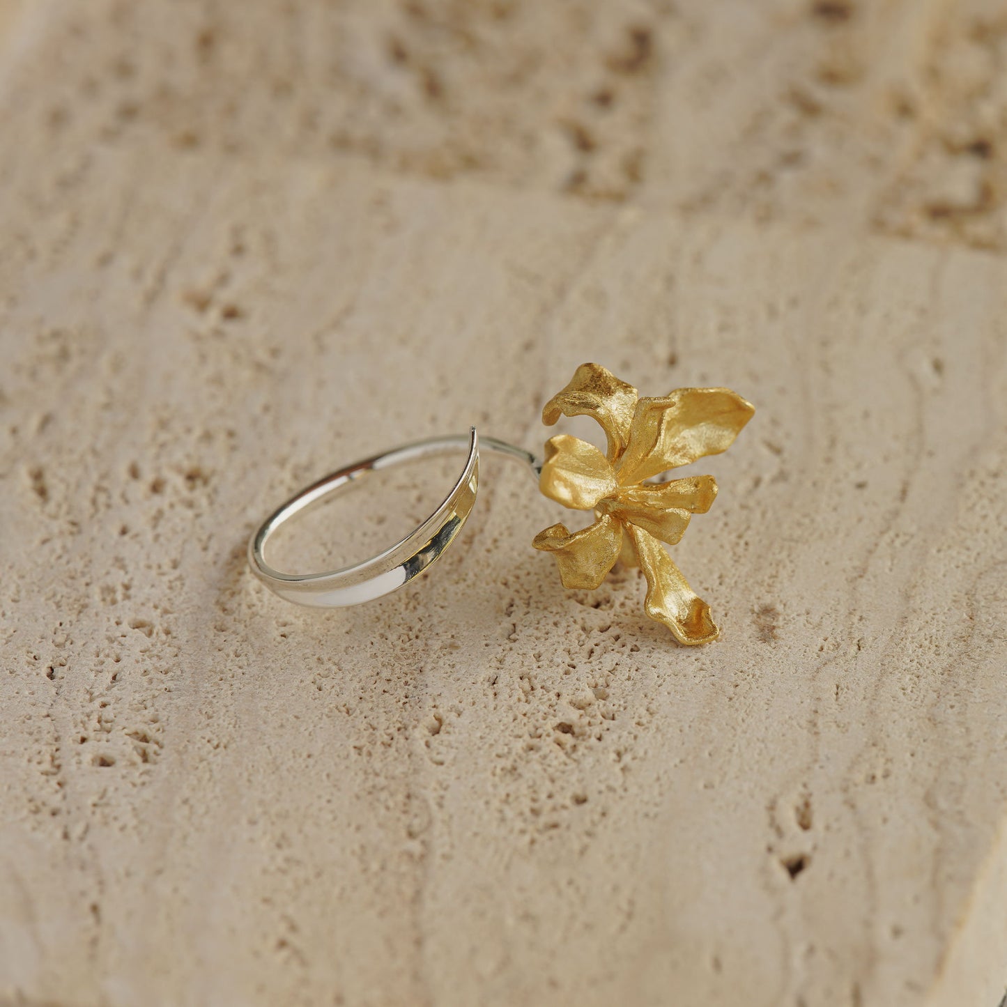 IRIS FLORAL RING