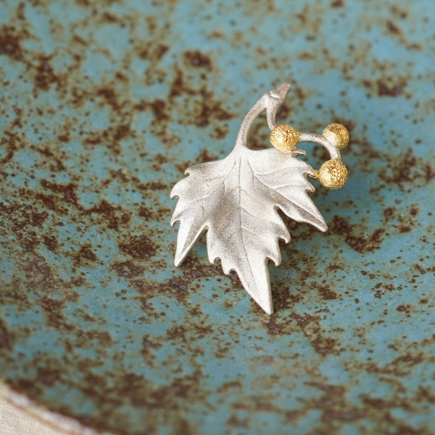 PLANE LEAF PIN