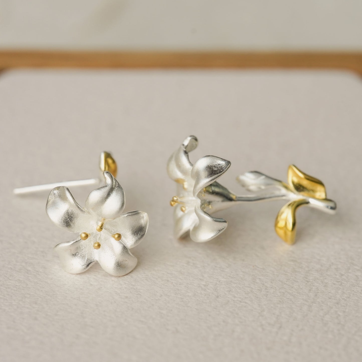 LILY STUD EARRING