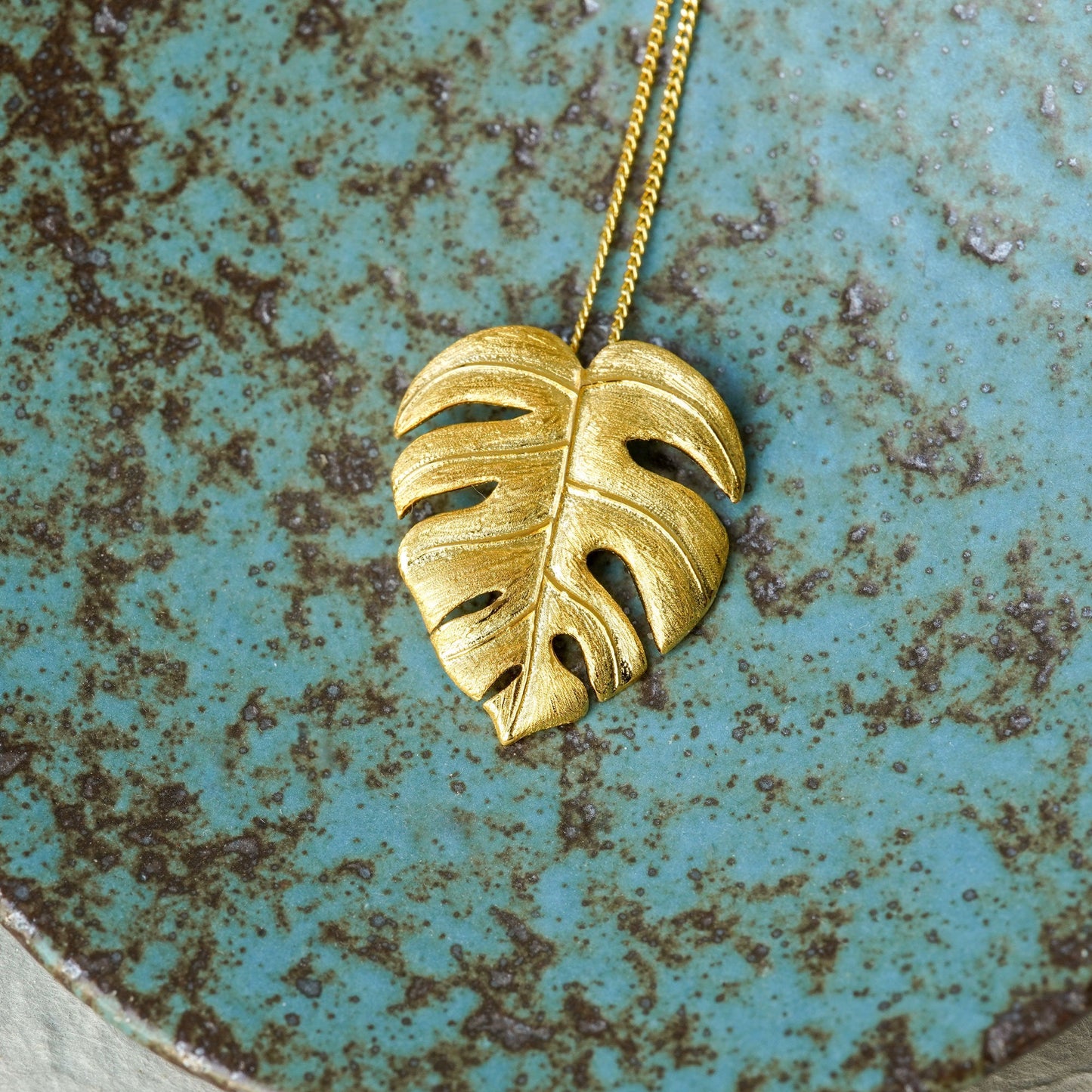 MONSTERA NECKLACE