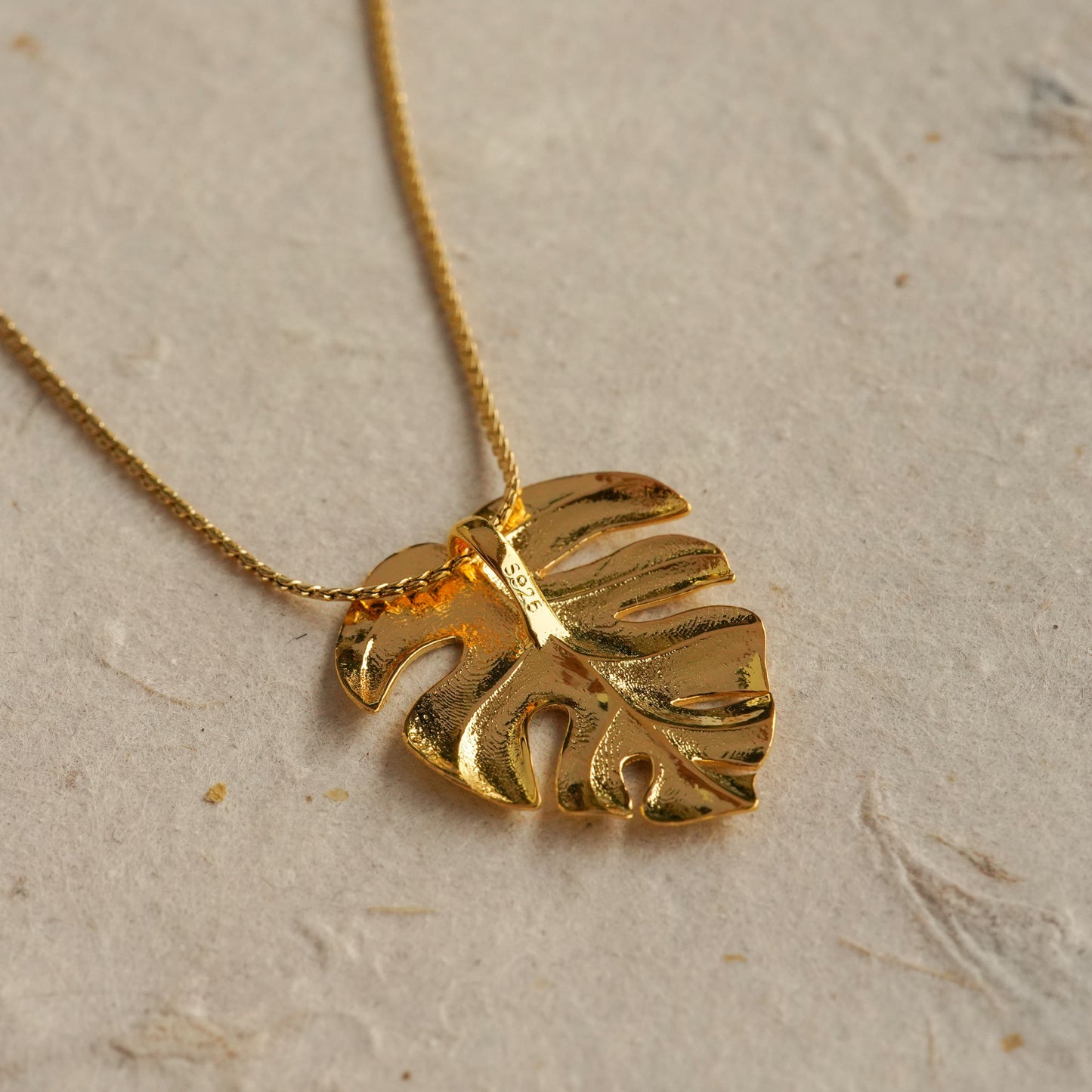 MONSTERA NECKLACE