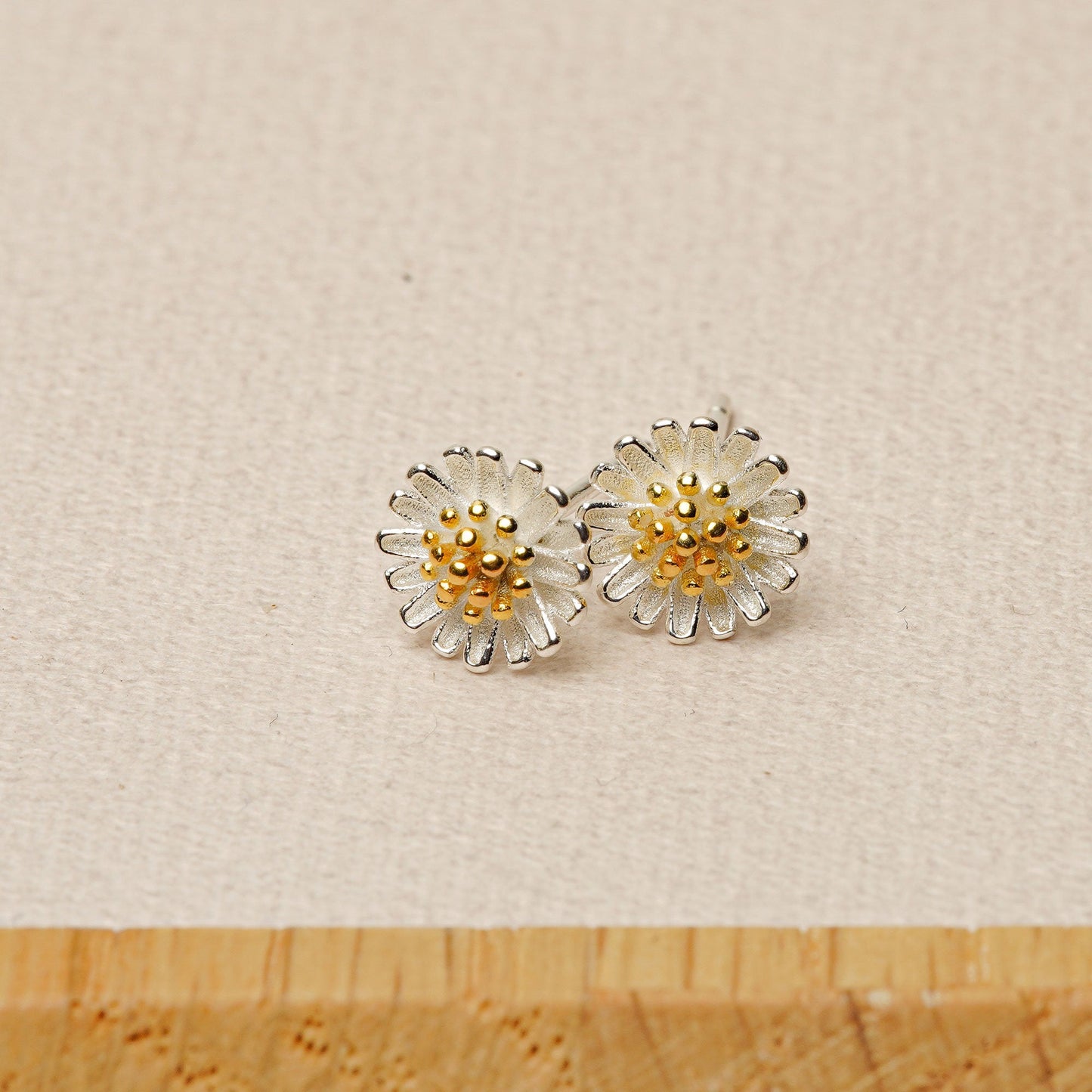 DAISY EARRING