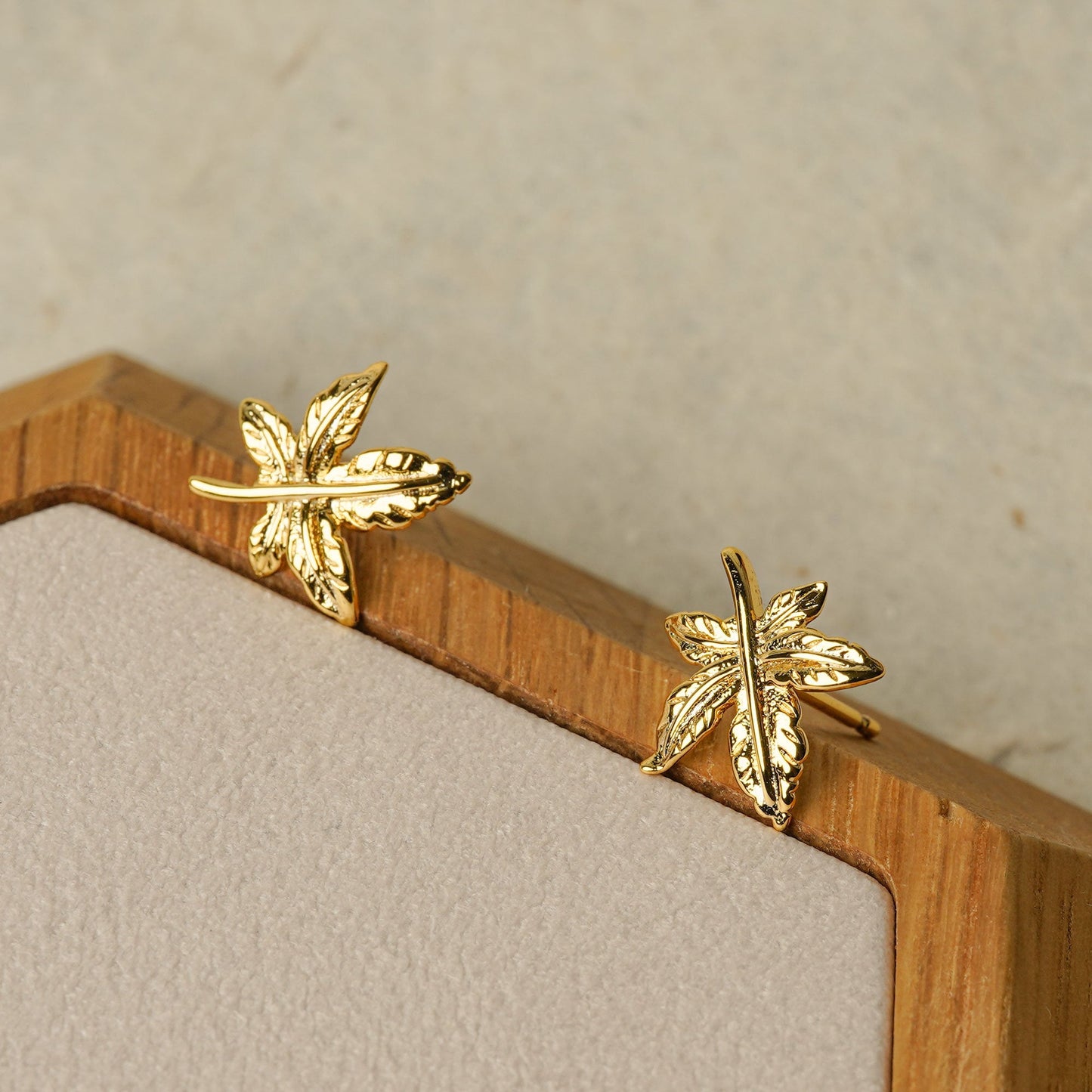 GOLD MAPLE LEAF EARRING