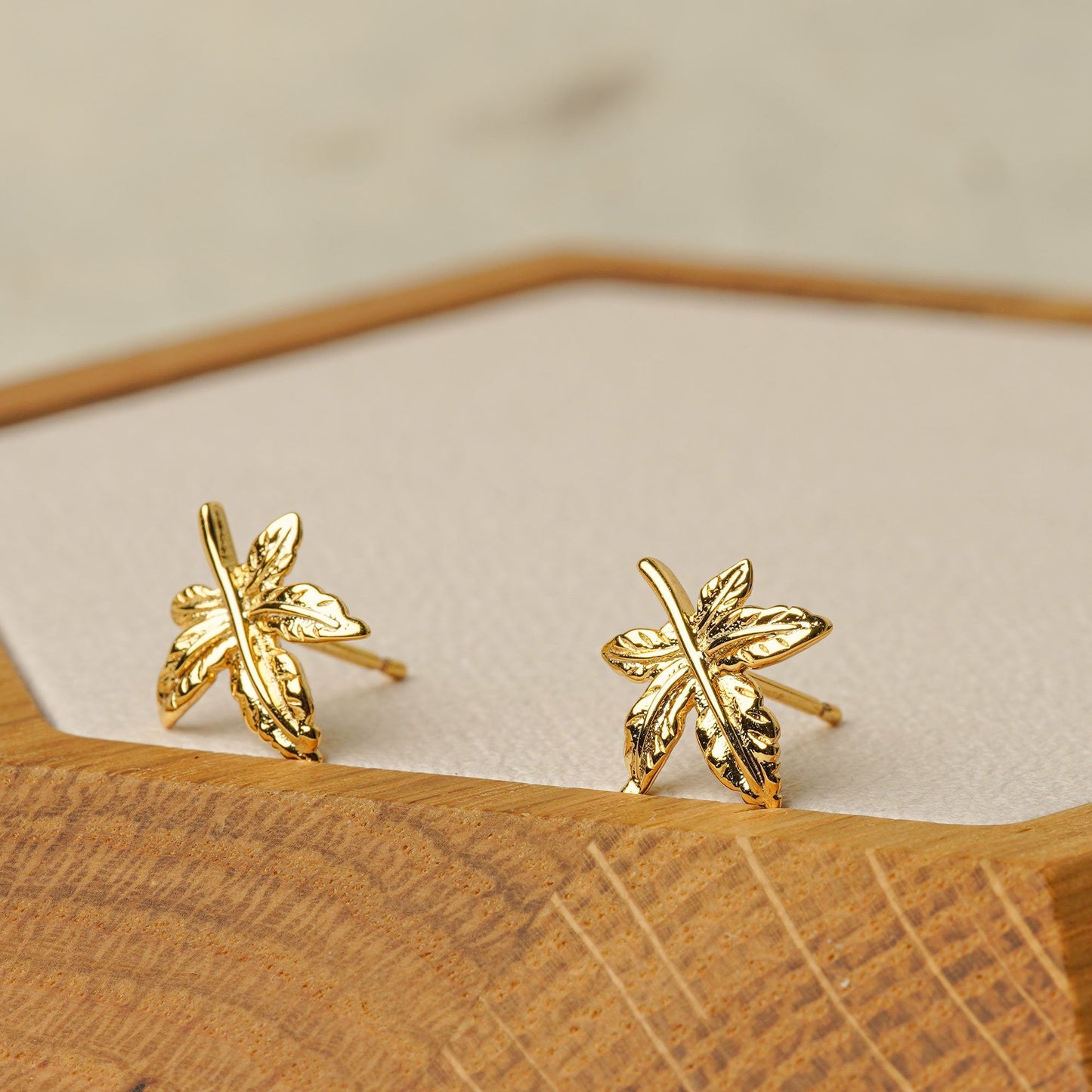 GOLD MAPLE LEAF EARRING