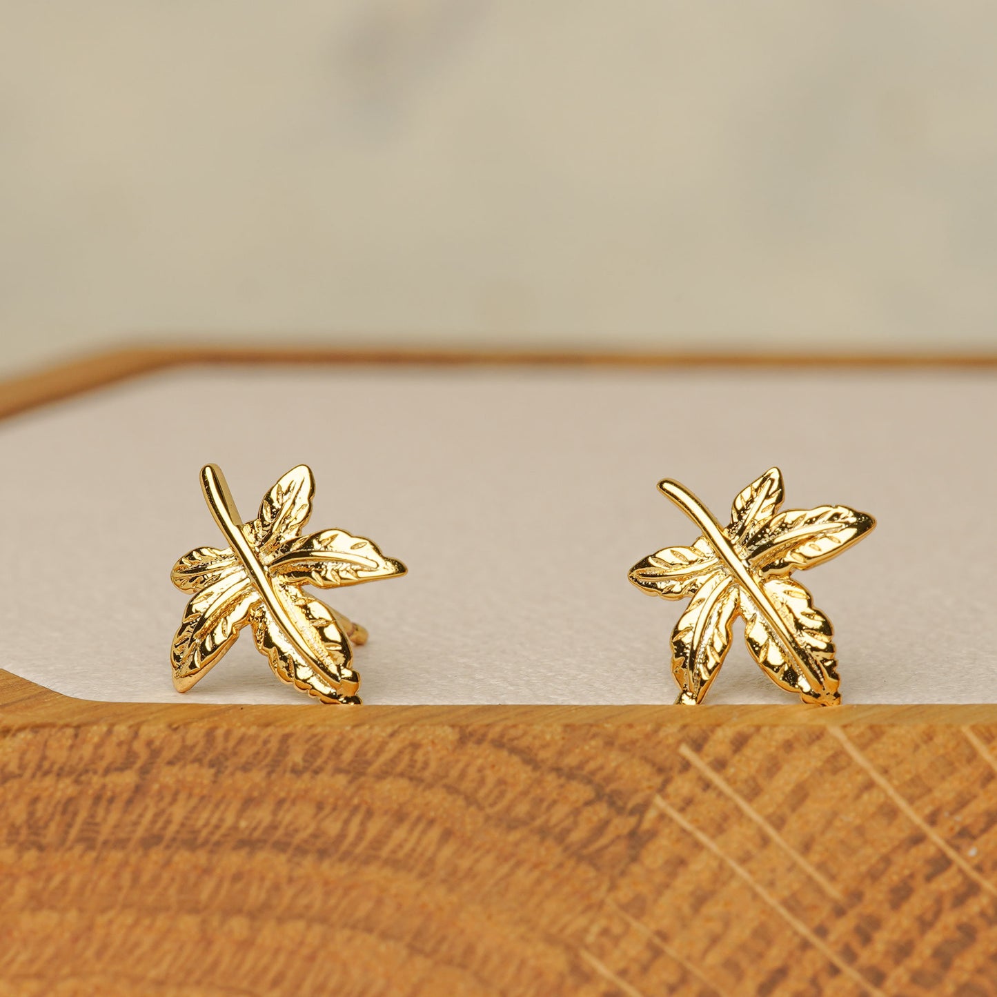 GOLD MAPLE LEAF EARRING