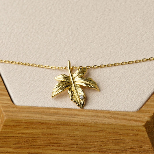 MAPLE LEAF NECKLACE