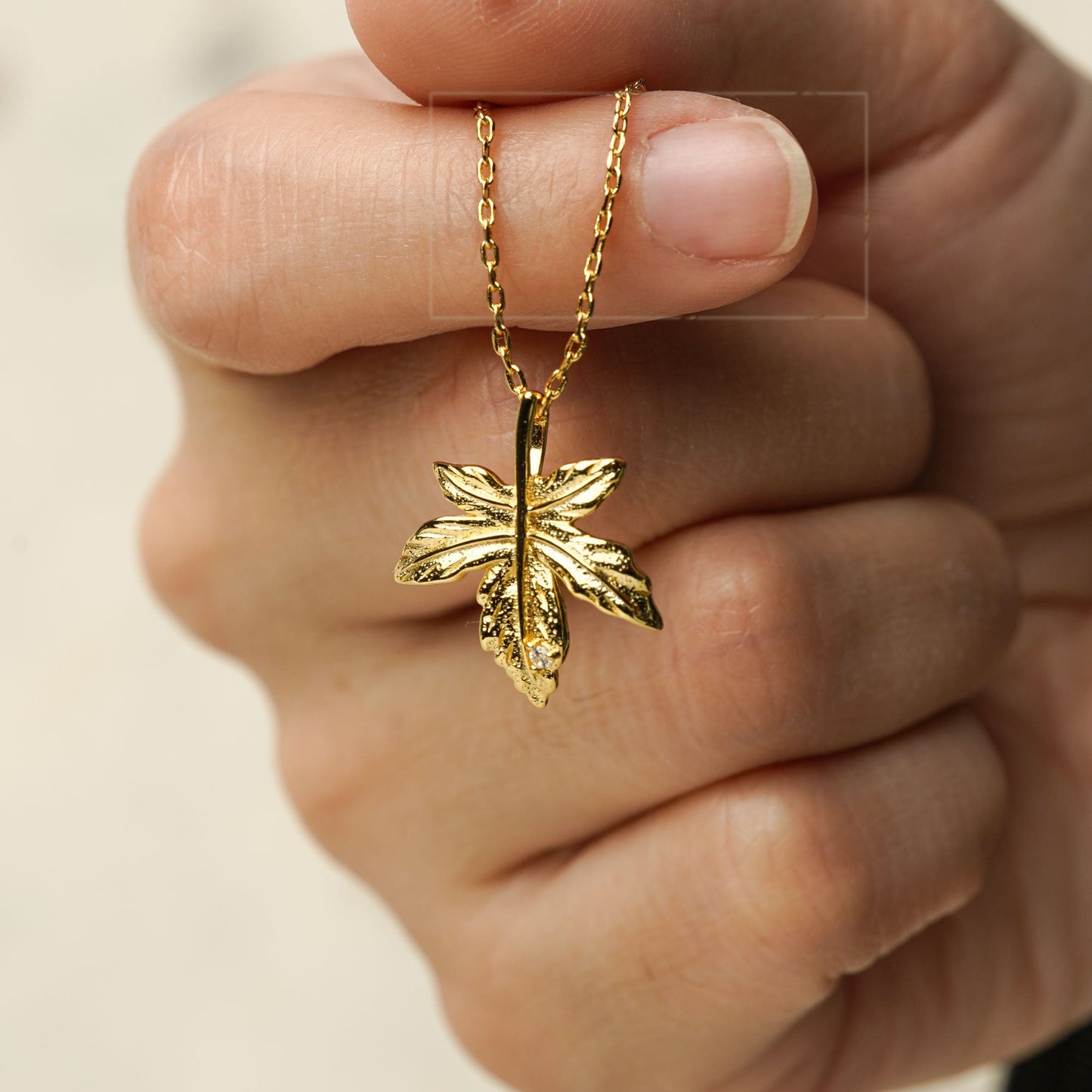 MAPLE LEAF NECKLACE