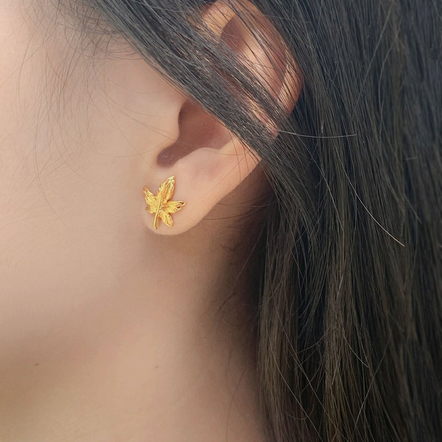 GOLD MAPLE LEAF EARRING