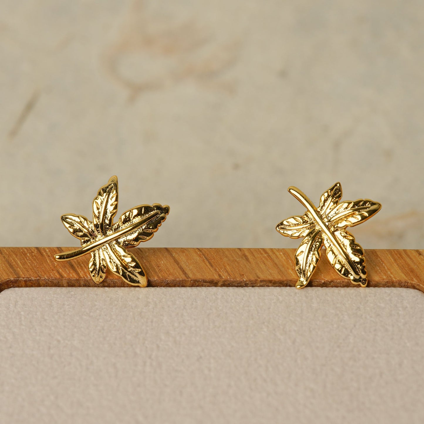 GOLD MAPLE LEAF EARRING