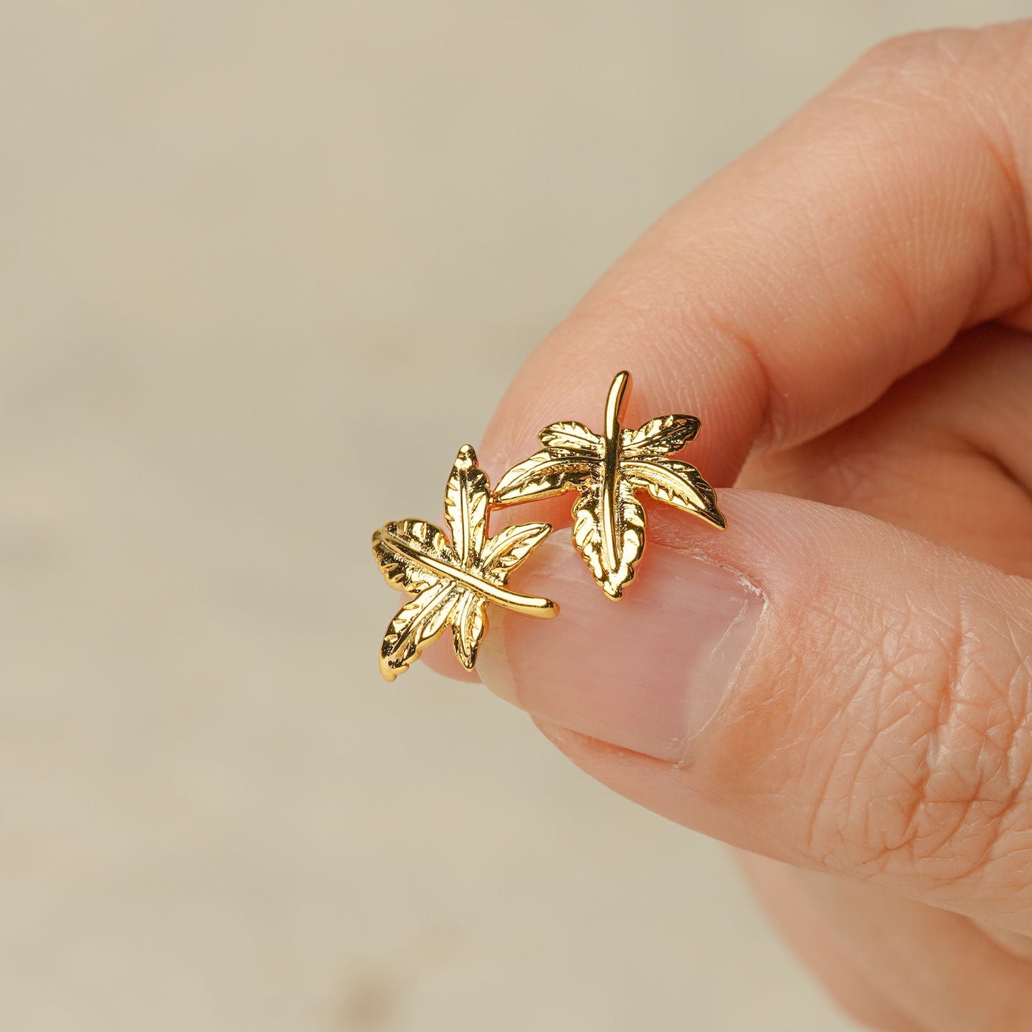 GOLD MAPLE LEAF EARRING