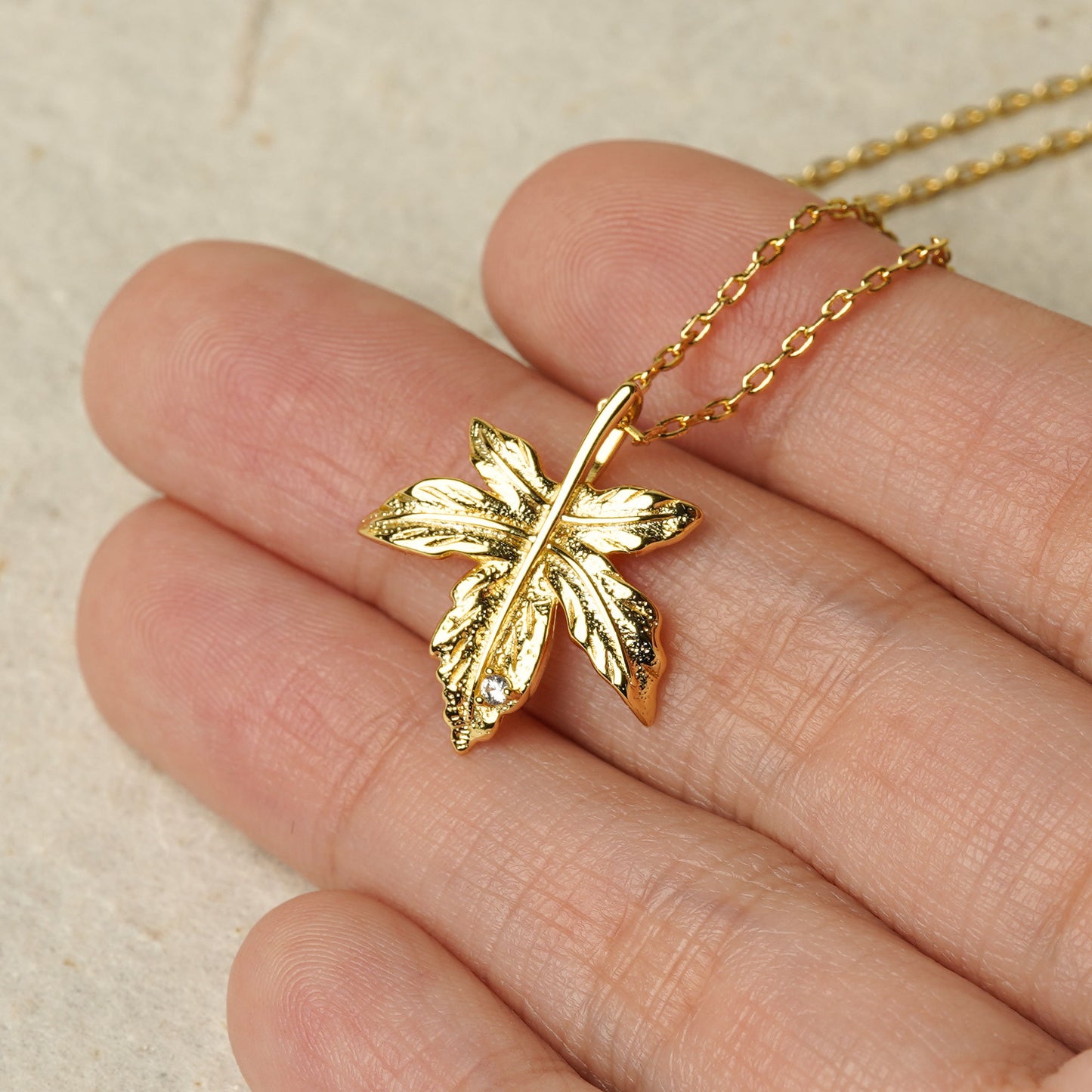 MAPLE LEAF NECKLACE