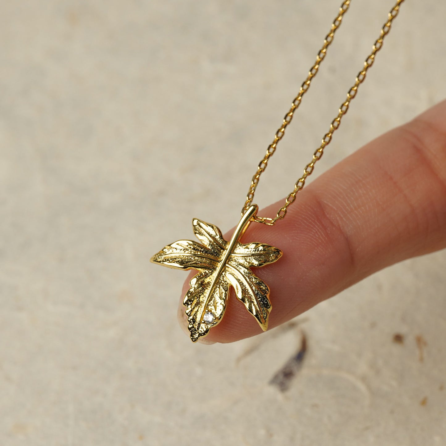 MAPLE LEAF NECKLACE