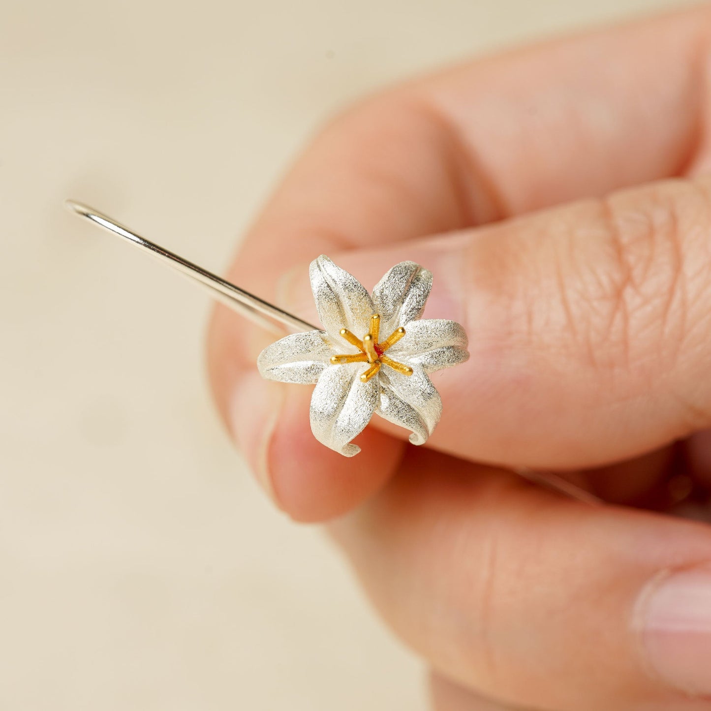 LILY EARRING