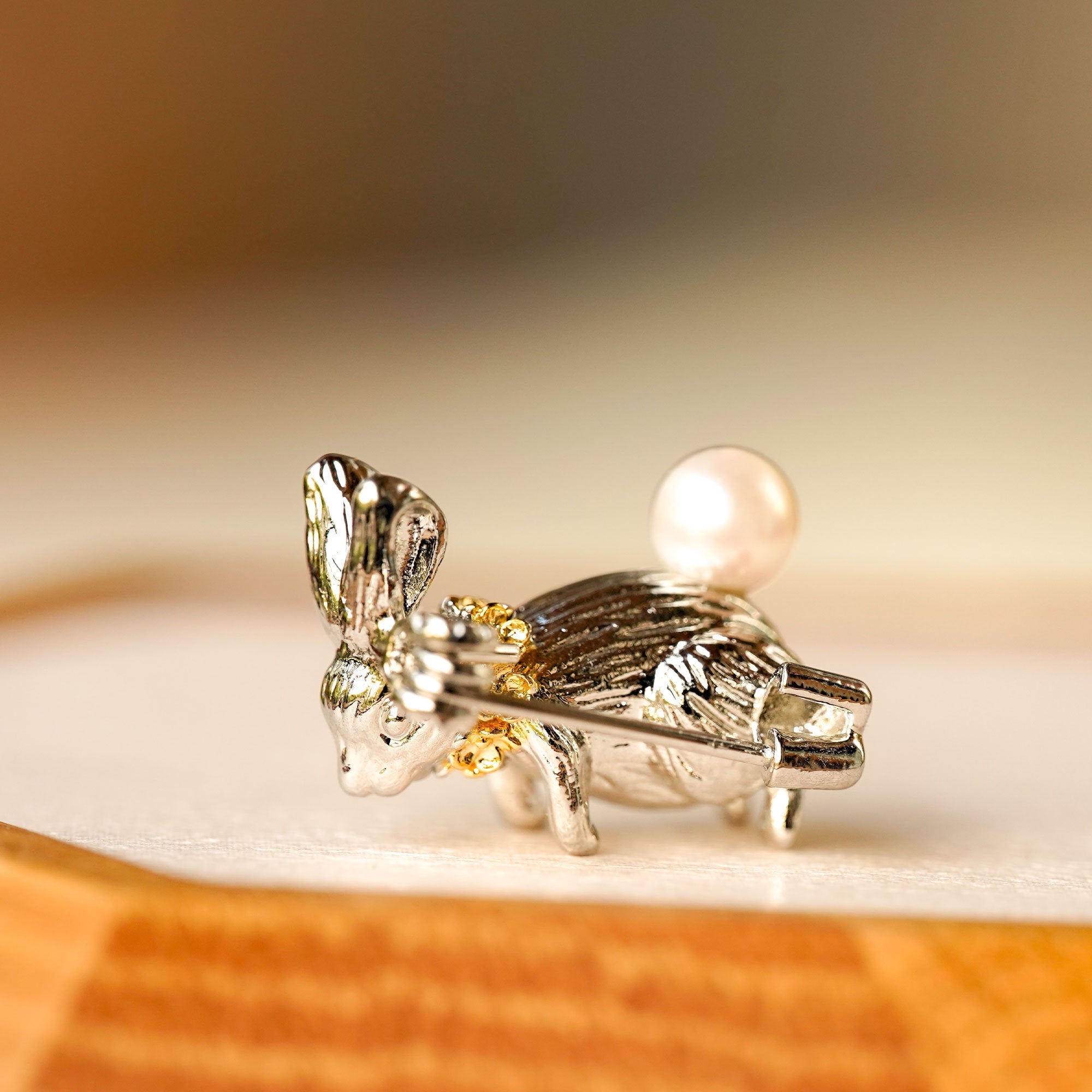 Side view of Alice rabbit brooch
